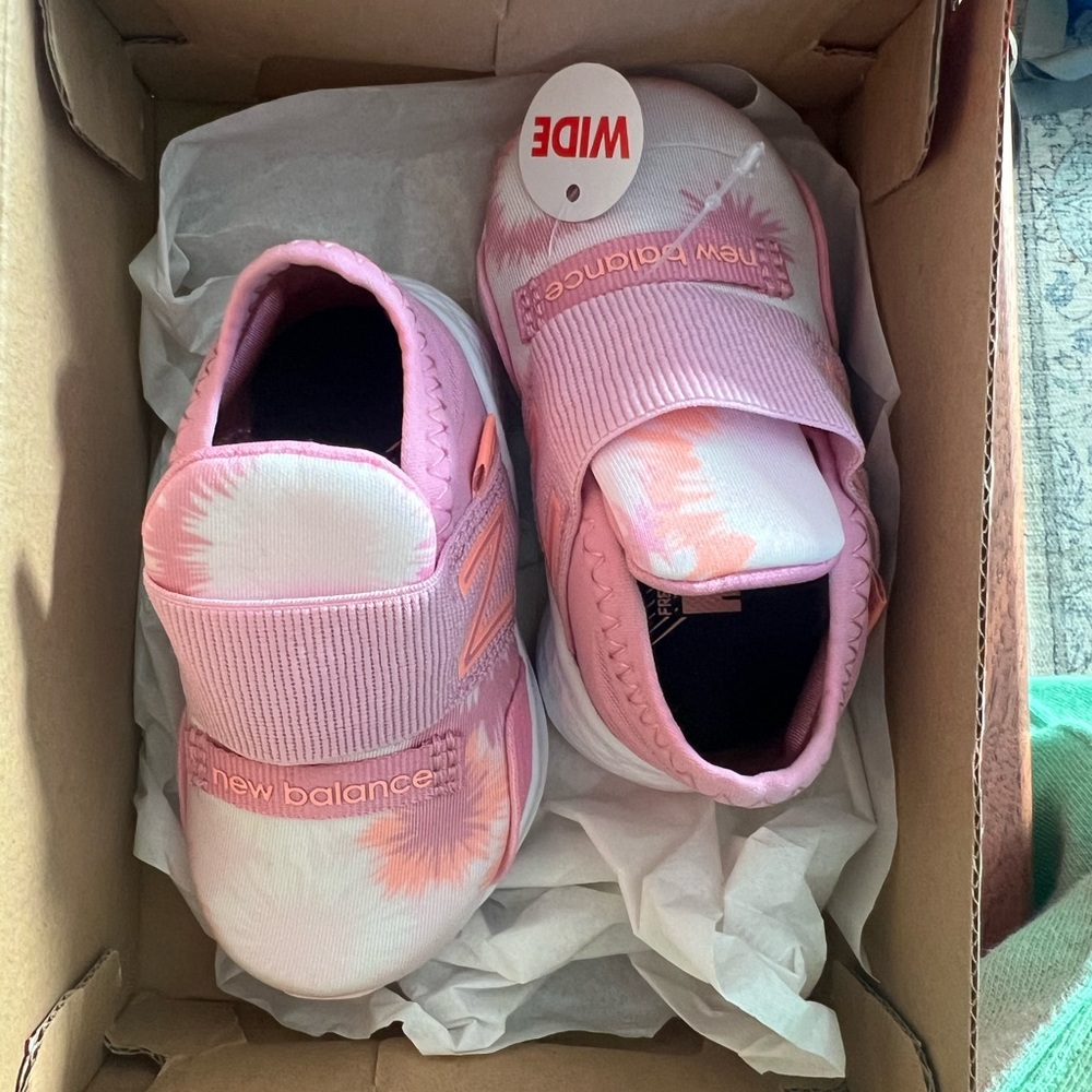 New balance infant fresh foam roav size 3 Wide
